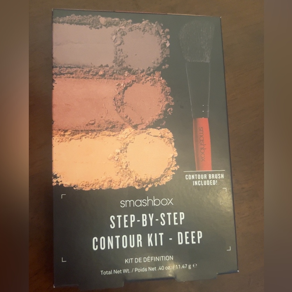 Un opened Smashbox Step-by step contour kit- deep with brush!